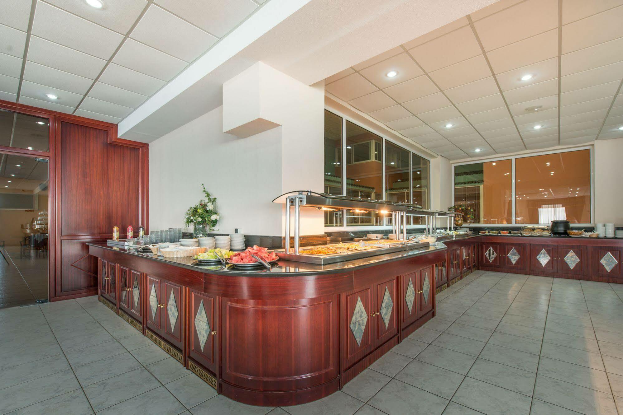 Astir Palace Hotell 4*